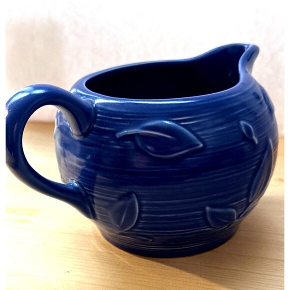 Coastal Farmhouse Blue Large Creamer or Gravy Boat Pfaltzgraff Blue Leaf Vintage - Picture 2 of 6